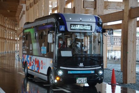 大阪・関西万博外周バスの「e Mover」には乗る価値アリ!?　自動給電と自動運転に刮目せよ!! - 自動車情報誌「ベストカー」