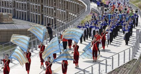 万博大屋根リングで行進曲　1万2269人参加で「世界最大マーチングバンド」ギネス認定 - 産経ニュース