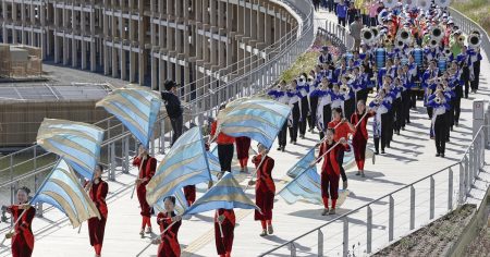 大阪万博「最大のマーチング」ギネス認定　1万2269人参加 - 日本経済新聞