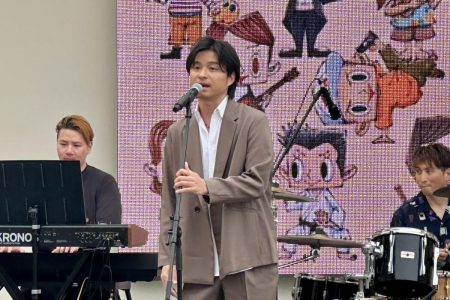 西浦秀樹、万博会場で力強い歌声、大阪狭山市特命大使として地元凱旋、６曲熱唱 - スポーツ報知