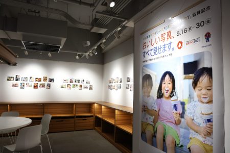 カメラのキタムラ大阪／なんばCITY店にて「大阪・関西万博シグネチャーパビリオン 小山薫堂プロデュース『EARTH MART』協賛記念 おいしい写真、すべて見せます 映像作品に採用された109点が大集合！in大阪」を開催 | ShaSha