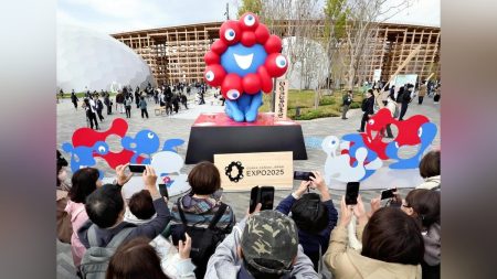 大阪万博:バルト館でミャクミャクのぬいぐるみ盗難、駐日大使「突然消えてしまいました」 : 読売新聞