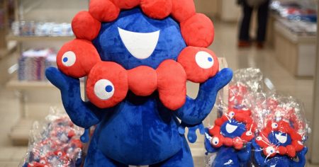 ミャクミャクが連れ去られた?　バルト館「無事帰って」SNSで訴え | 毎日新聞