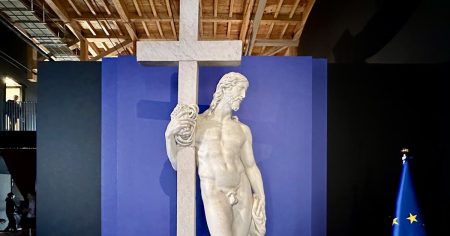 ミケランジェロ《キリストの復活》、大阪・関西万博で公開。ルネサンス期の至宝｜美術手帖