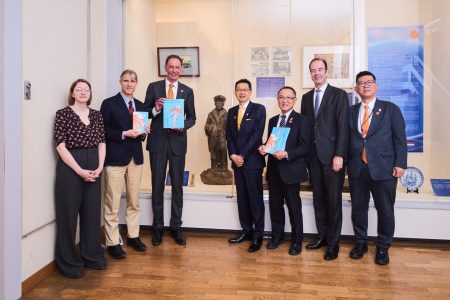 日本・オランダ交流425年「出島と夢洲、日蘭つなぐ」大阪・関西万博ちなみ、大阪城天守閣で公開 | ラジトピ ラジオ関西トピックス
