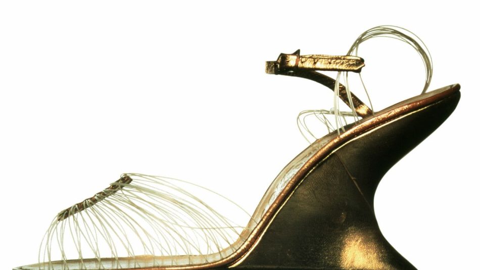 大阪・関西万博のイタリア館にてフェラガモのアーカイブ・シューズの展示がスタート!〜5月31日(土)まで開催 | Vogue Japan