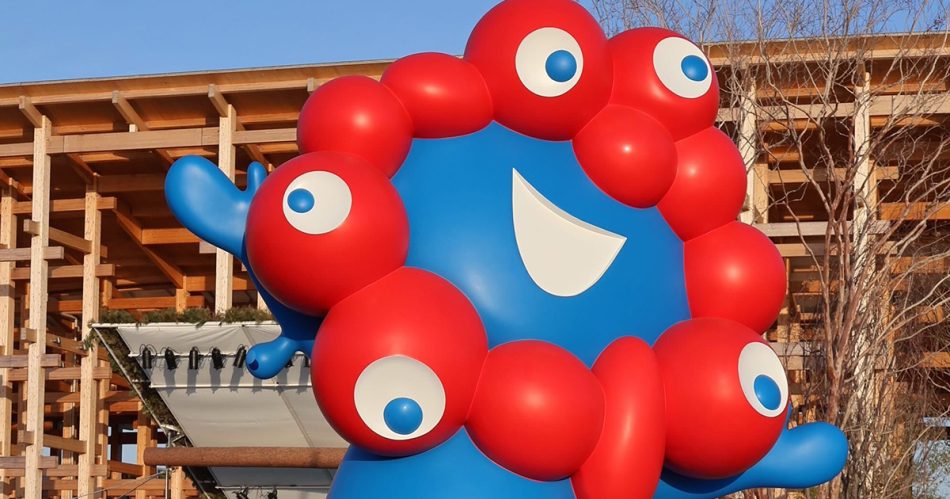 《大阪・関西万博》会場内で“旧統一教会系企業”が製造する炭酸飲料を販売→SNSで物議…万博協会は「店舗は認識していなかった」と回答、販売停止へ《5月前半読まれた記事》 | 女性自身