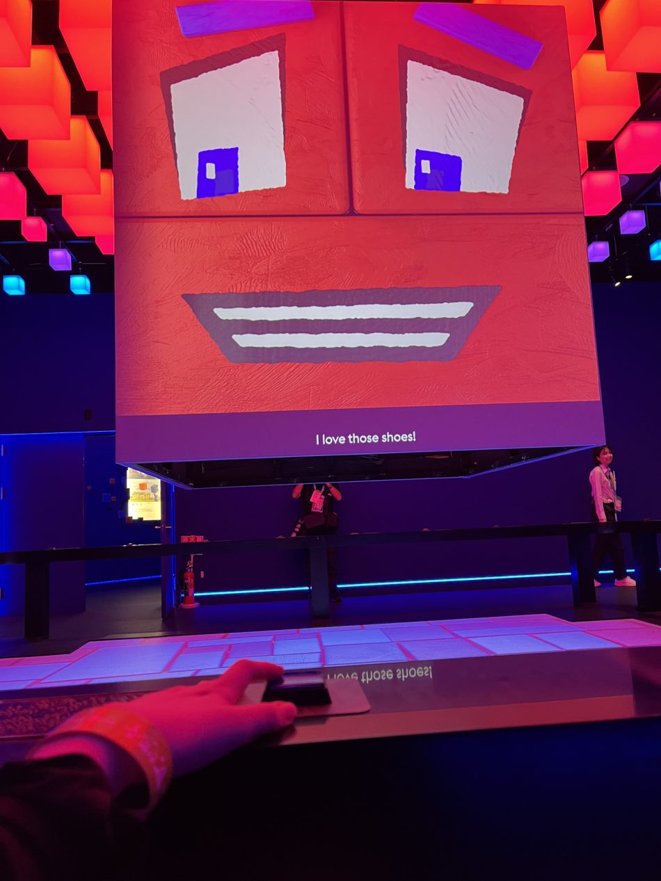 万博・英国パビリオンに行ってきた！　展示やショップを撮り下ろしでお届け、ピーターラビットほか人気キャラぬいぐるみも - トラベル Watch