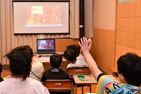病気や障害で外出困難な子も、オンラインで万博遠足　大田原の「joy‘s」で疑似体験｜県内主要,地域の話題｜下野新聞デジタルニュース｜下野新聞デジタル