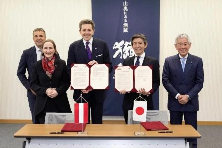 旭酒造、万博でオーストリアとコラボした「獺祭」を販売【大阪・関西万博2025】 - TRAICY（トライシー）