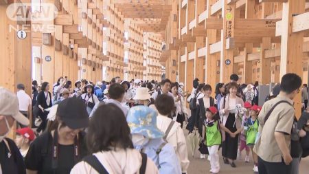 大阪・関西万博　最多来場で長蛇の列　開場前倒し
