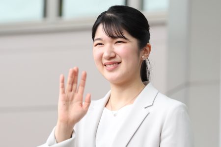 《万博で“外国人突撃”が原因か》愛子さまフィーバーの裏で厳戒警備の異常事態｜NEWSポストセブン