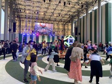 大阪・関西万博「よしもとwaraii myraii館」で東和エンジニアリング提供の300インチLEDビジョンが活躍！：紀伊民報AGARA｜和歌山県のニュースサイト
