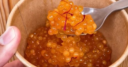 まるでいくらのよう…大阪・関西万博で食べられるUAEの“珍スイーツ”「ツンとした清涼感とモチモチ食感は日本にはない食べ物」 【大阪・関西万博】 | ORICON NEWS