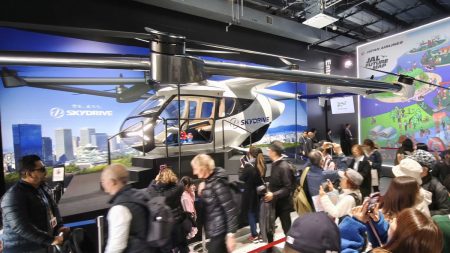大阪・関西万博展示の空飛ぶクルマ「SKYDRIVE」フルスケールモック、搭乗体験者が2万人突破 - ドローンジャーナル