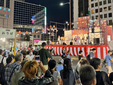 布施駅周辺で「布施まつり」　福娘の万博音頭にミャクミャク登場、初企画も - 東大阪経済新聞