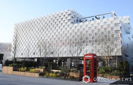画像・写真 | 「へ？」 万博、英国館に世界的バンドのメンバーが“まさか”の登場へ　なんと「ブラーがチーズ売る」「こんな機会ない」 1枚目 | ORICON NEWS