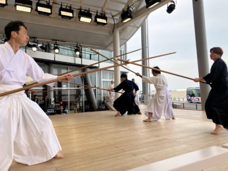【大阪・関西万博】見せた宝蔵院流槍術　高田派のワークショップ｜奈良新聞デジタル