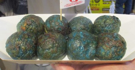 「たこ焼きは青かった」大阪人衝撃の万博グルメ　小さな地球をイメージ、8個で1000円　万博クロスDIARY（12） - 産経ニュース