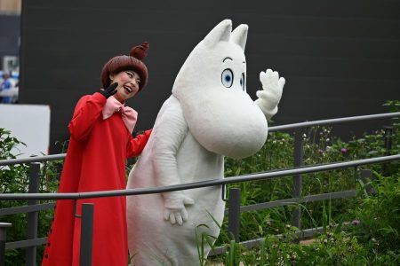 「情報量多い…」万博で超有名キャラが大渋滞、フィンランド祭 | Lmaga.jp