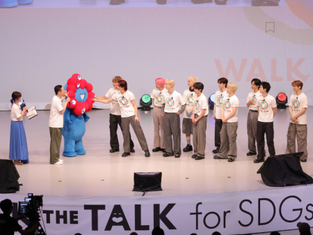 万博会場全体が笑顔でひとつに！『Walk the Talk for SDGs in EXPO2025 UN&YOSHIMOTO』が開幕！ | FANY Magazine