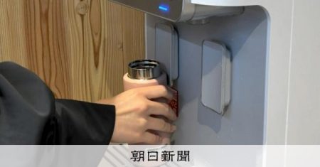 雨に負けないために　万博来場者の工夫さまざま、そして気分は [大阪府] [大阪・関西万博2025][リング][ミャクミャク][ユスリカ]：朝日新聞