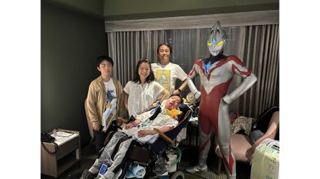 ウルトラマン基金が「大阪・関西 難病こども支援 万博おでかけプロジェクト」に協力 ウルトラマンアークとこどもたちがふれあい、エールを交換 | 円谷フィールズホールディングス株式会社