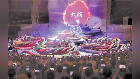 大阪万博:大蛇５５頭で渦巻く熱気…石見神楽公演 : 読売新聞