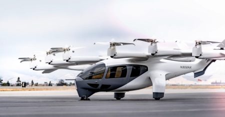 定員5人の「空飛ぶクルマ」を大阪・関西万博に展示、2026年に実証運航を目指す米国製“Midnight”：ドローン - BUILT