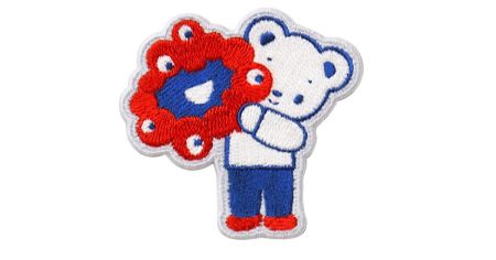 【万博グッズ】ミャクミャク＆ファミリアコラボ 追加販売が決定！ワッペンと扇子は6月26日から　バッグ、ポーチは9月 – 美術展ナビ