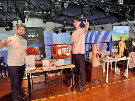 【報道関係者各位】大阪・関西万博 ルーマニアパビリオンにて、小児用人工心臓のライブ3Dプリンティングを初公開！ | Formlabs株式会社のプレスリリース