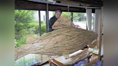 栃木：万博で跳ねろ、大田原市の竹工芸アユ、「山水共里」栃木県魅力ＰＲ：地域ニュース : 読売新聞