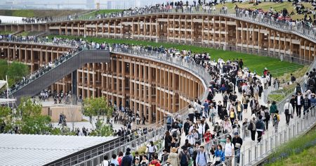 大阪万博の大屋根リング保存、防火規定除外案軸に検討　9月にも決定 - 日本経済新聞