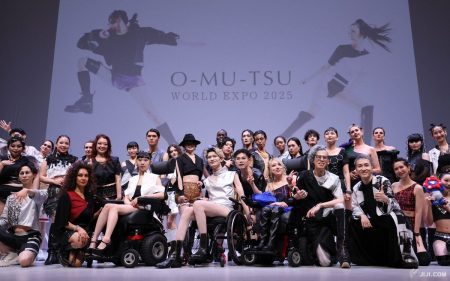 「未来のおむつ」をＰＲ　万博会場でファッションショー：時事ドットコム