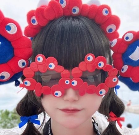 万博を全力で楽しむコーデに驚きの声「みんなこれぐらいはしゃいでると思ったら私だけ…」（まいどなニュース） - Yahoo!ニュース