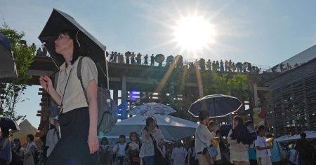大阪・万博会場でも日傘、日傘…　気温上昇、全国で猛暑日　熱中症に注意を - 産経ニュース