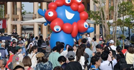 「ディズニー超え」の大阪万博　1日13万人来場、胸張る経産省 - 日本経済新聞