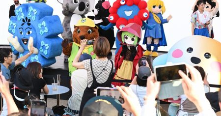 大阪・関西万博　参加する国と地域、パビリオンのマスコットキャラクターが集結 ［写真特集1/9］ | 毎日新聞