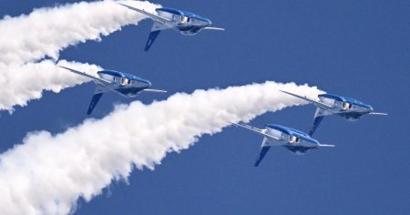 ブルーインパルス、大阪・関西万博で再飛行　12・13日に - 日本経済新聞