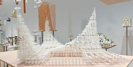 大阪・関西万博「大屋根リング」を手がけた建築家・藤本壮介の大規模個展が開幕｜ハーパーズ バザー（Harper's BAZAAR）公式