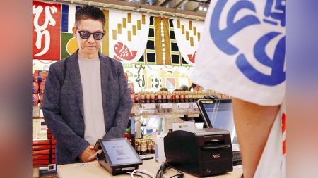 買い物決済に「顔パス」広がる…万博では２００か所導入、ＡＴＭでも出入金可能に : 読売新聞