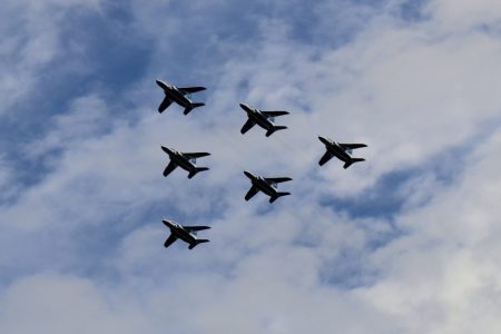【吹田市】ブルーインパルスがリベンジに！！関西大阪万博会場での展示飛行前に再び太陽の塔上空へ。 | 号外NET 吹田