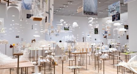 「藤本壮介の建築：原初・未来・森」（森美術館）レポート。大阪・関西万博を手がける建築家の初大規模個展で見る建築の新境地｜Tokyo Art Beat