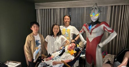 難病と闘う子どもたち、万博訪問→ウルトラマンアークが登場、エール交換 【大阪・関西万博】 | ORICON NEWS