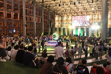 何が楽しいん？ 万博カラオケ＆盆踊りに人が集う理由に迫る | Lmaga.jp