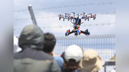 大阪万博:「空飛ぶクルマ」のデモ飛行再開、大阪・関西万博会場で１０ｍの高さ飛ぶ : 読売新聞