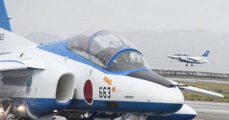 万博上空へブルーインパルスが離陸　通天閣や大阪城、太陽の塔巡り | 毎日新聞