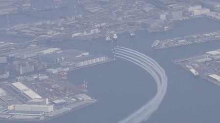 【速報】“ブルーインパルス”35年ぶりに大阪の空を舞う　大阪城・太陽の塔を通過後、万博上空に…アクロバット飛行に歓声　（2025年7月12日掲載）｜YTV NEWS NNN