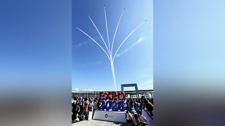 大阪万博:ブルーインパルス、２日間の飛行終える…大屋根リングにはきょうも大勢の来場者 : 読売新聞