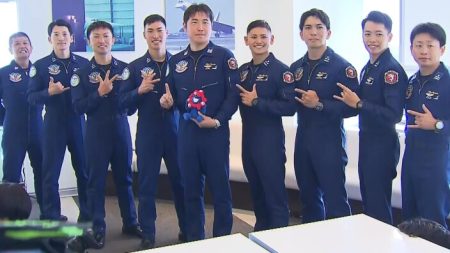 「成功できて本当に良かった」ブルーインパルス2日間にわたる展示飛行を終え隊長ら思い語る　大阪出身の隊員「一つ大きな目標が達成できた」 | MBSニュース